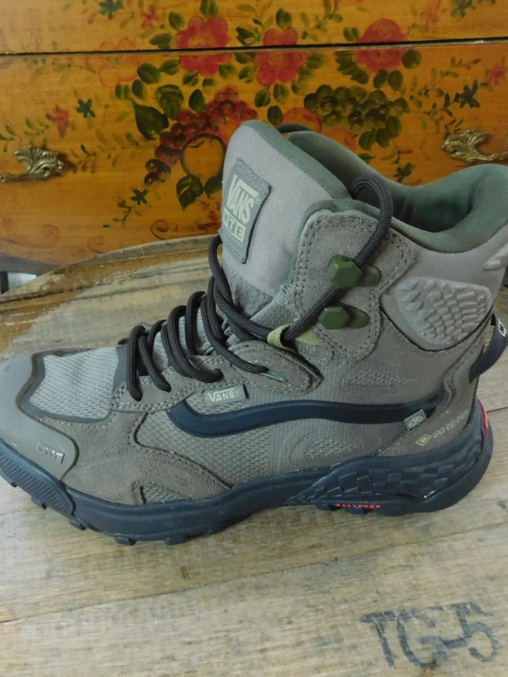 Vans MTE Gore Tex Boots Mens Size 6.5